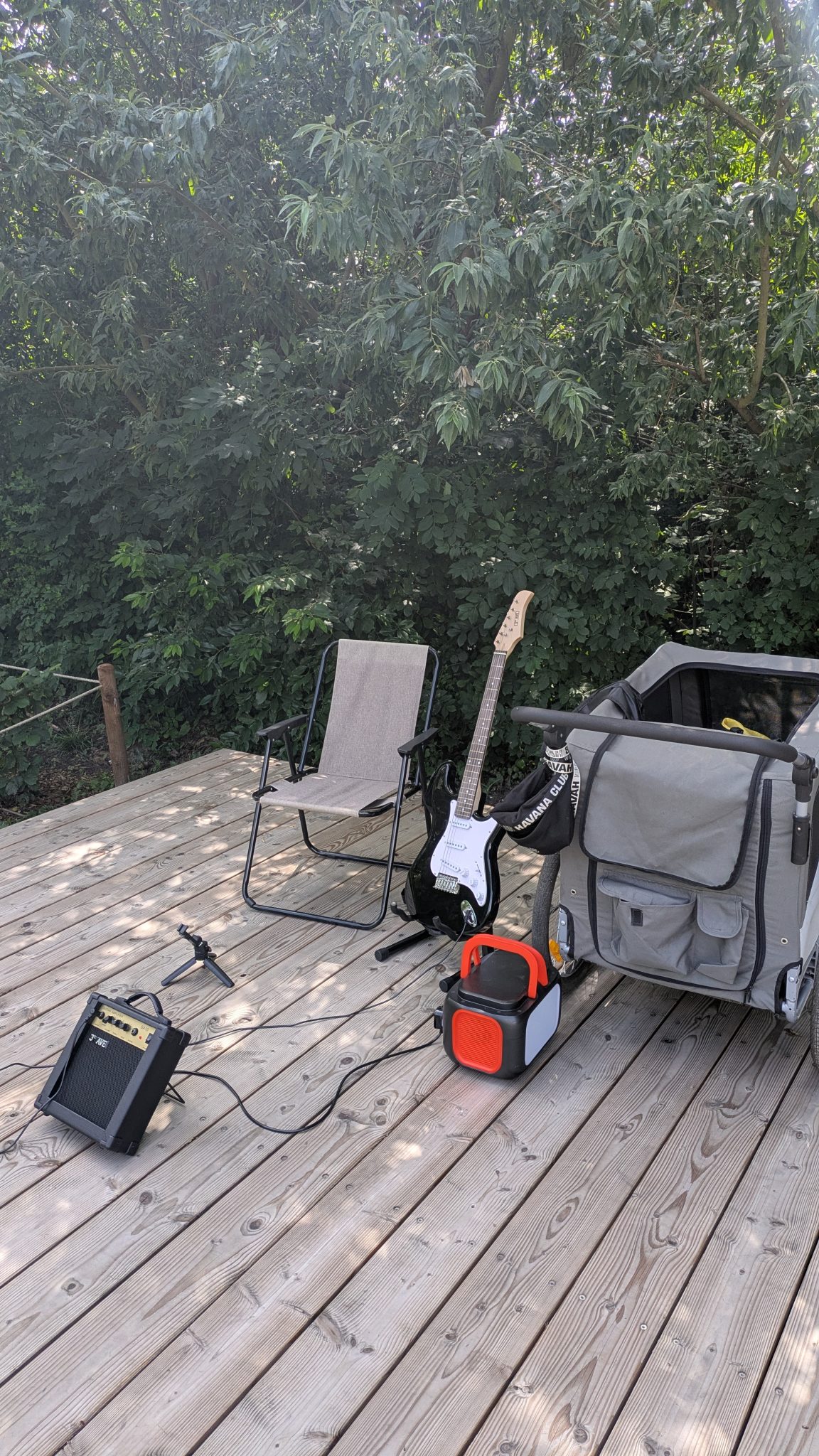 Mirko mit seiner Gitarre